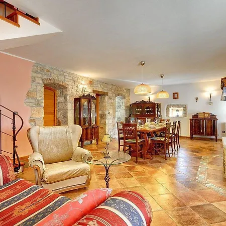 Holiday home Bianca Svetvincenat
